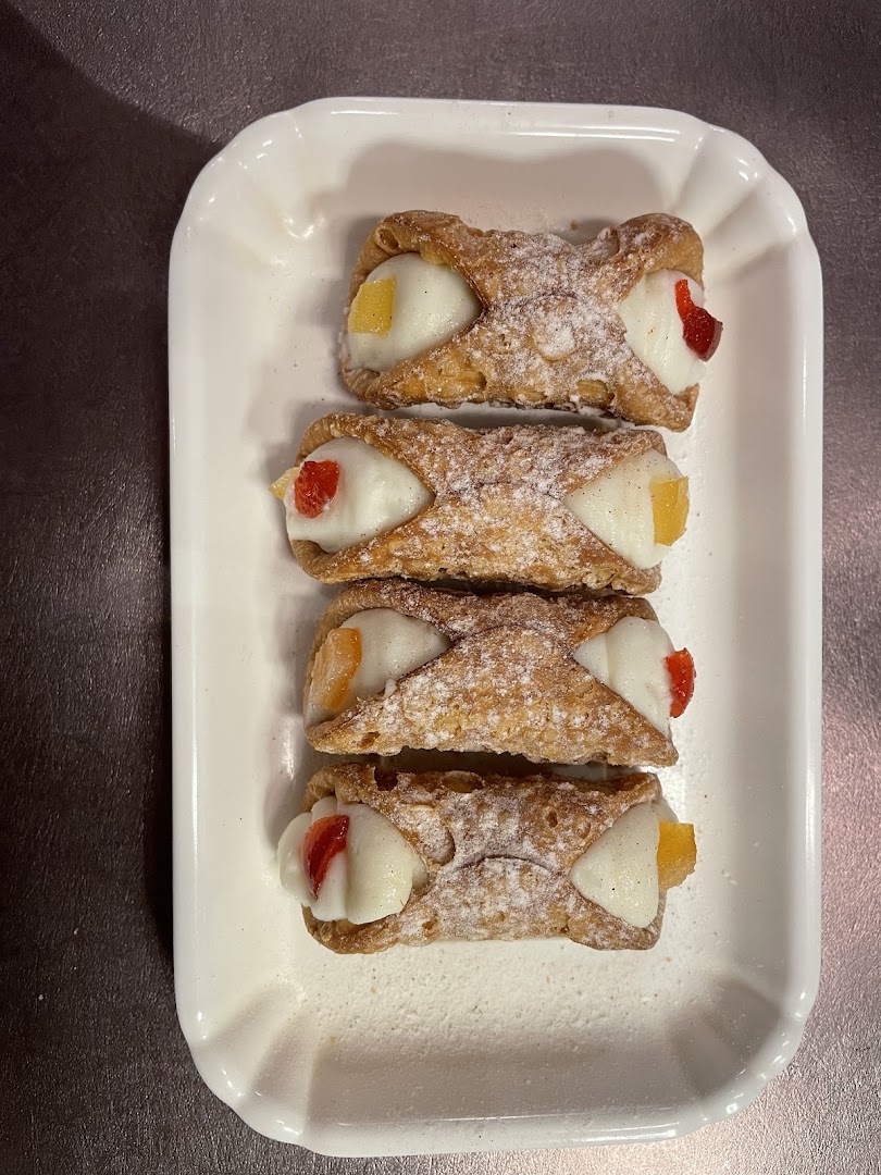 Des cannoli siciliens servis chez Etna Rosso
